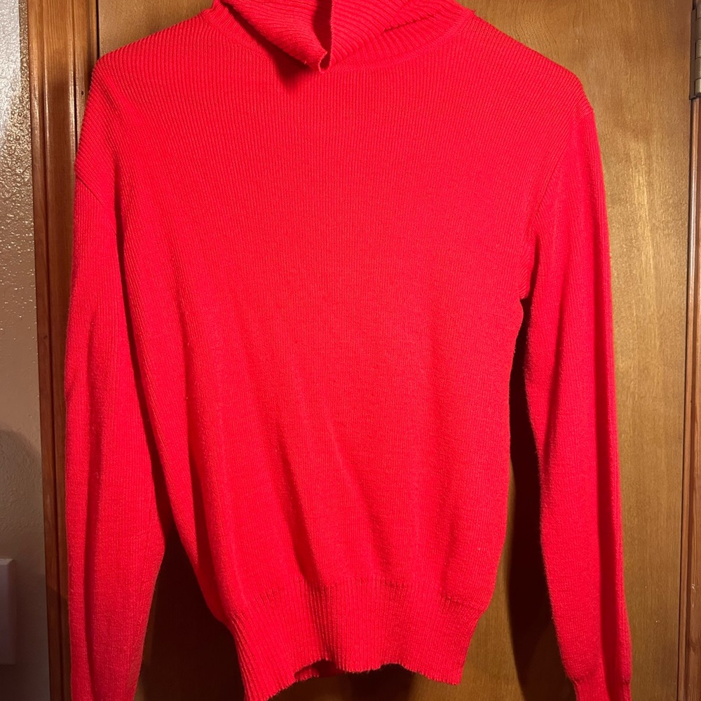 Vibrant Red Turtleneck Sweater with Fitted Silhouette- BRAND DEANS OF SCOTLAND